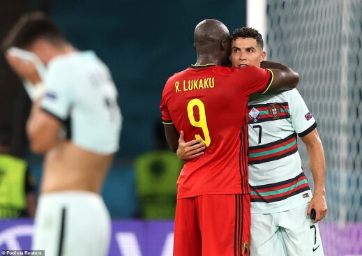 Lukaku and Ronaldo after the match between Belgium and Portugal