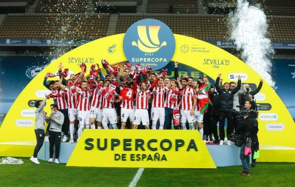 Athletic Club lifting the 2020-21 Spanish Super Cup