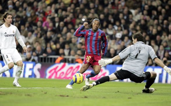Ronaldinho scoring a goal against Real Madrid El Clasico