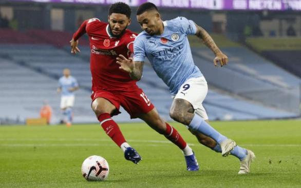 Joe Gomed battles with Gabriel Jesus for the ball