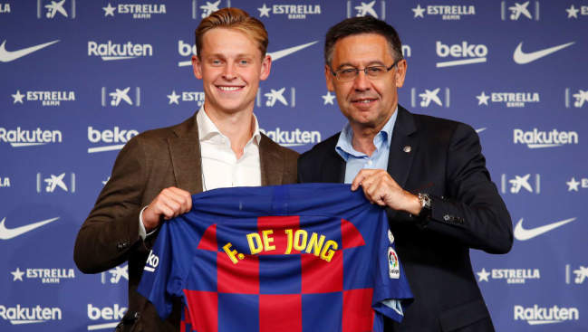 Frenkie De Jong signs for Barcelona