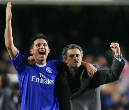 Frank Lampard celebrates with Jose Mourinho