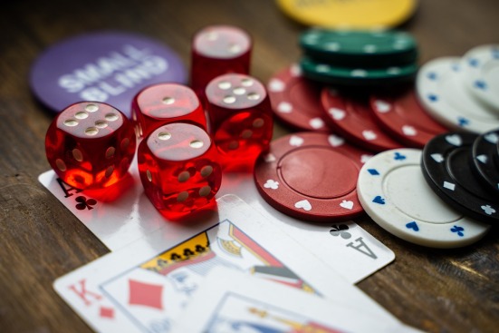 Top 8 best live dealer online casino sites.