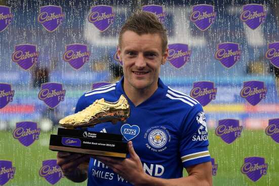 Jamie Vardy with the Premier League Golden Boot Trophy