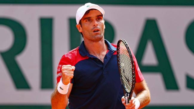 Pablo Andujar beats Dominic Thiem