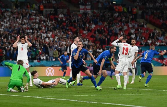 Bonucci equalizing for Italy in the Euro 2020 Final