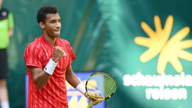 Felix Auger Aliassime showcasing his fists in the ATP-500 Halle Open.