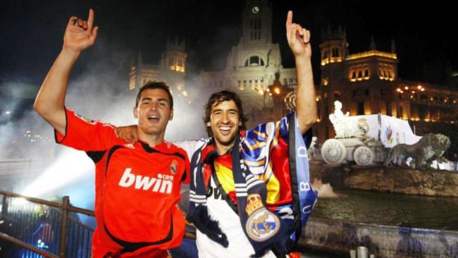 Iker Casillas and Raul Gonzalez celebrating for Real Madrid