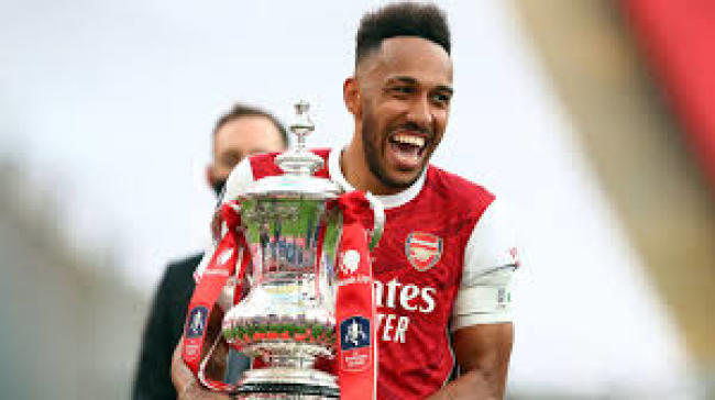 Pierre-Emerick Aubameyang: Arsenal striker set to sign new deal | Football News | Sky Sports