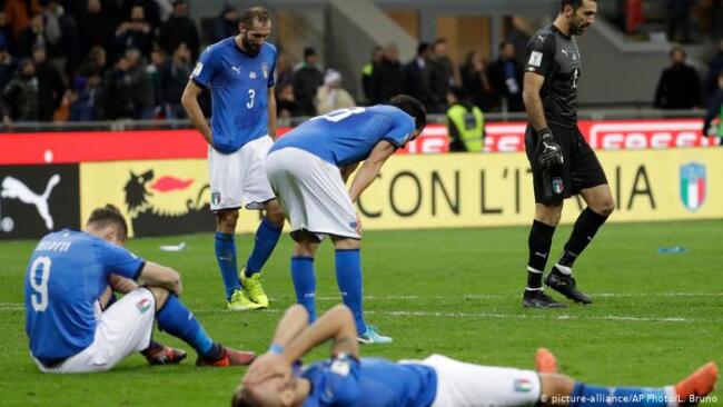 A dejected Italian team after failing to qualify for the 2018 World Cup