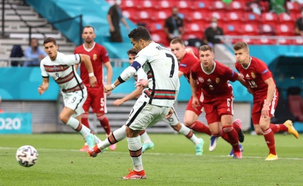 Ronaldo scores from the penalty spot against Hungary