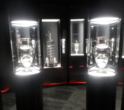 benfica trophy cabinet